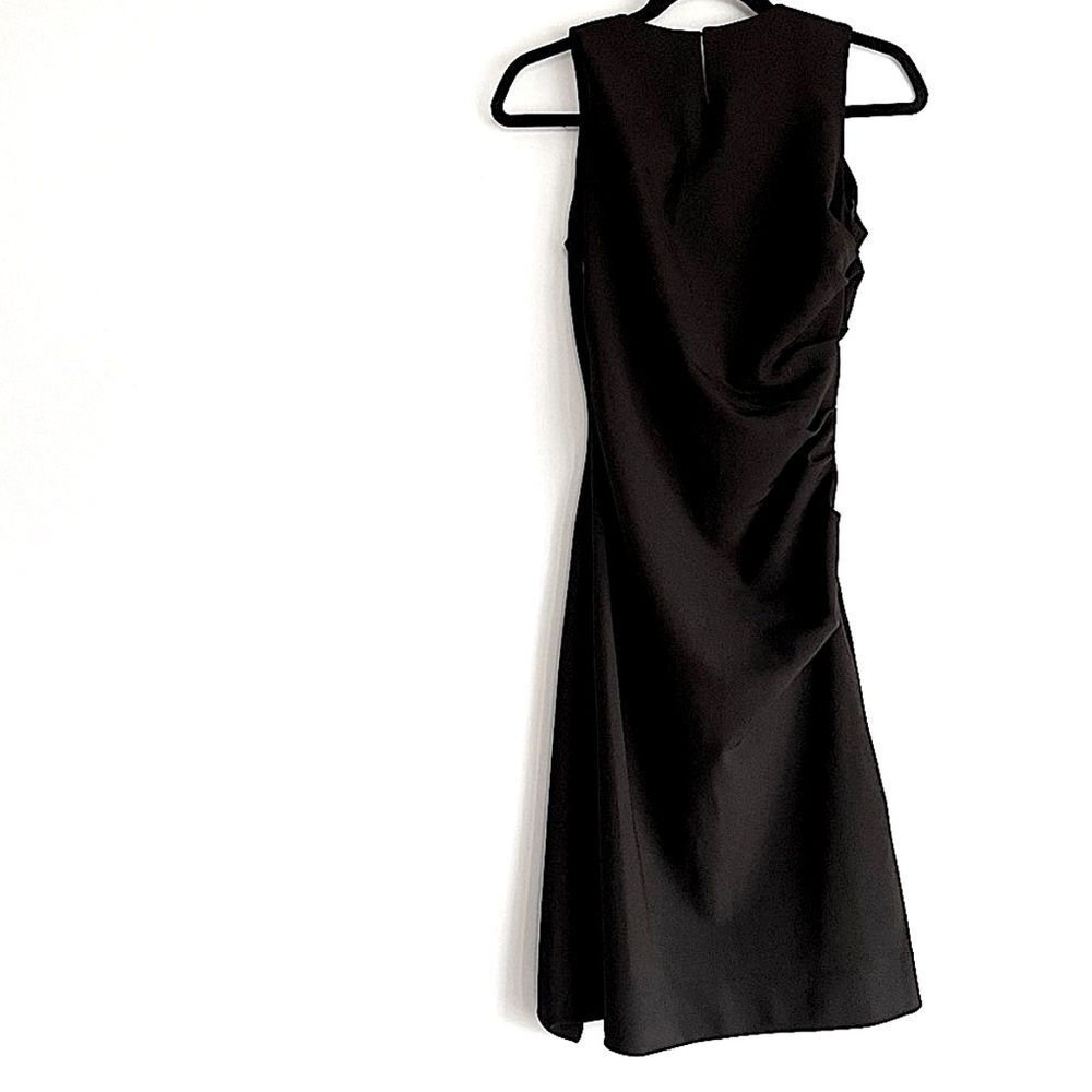 MM Lafleur Gathered Side Sleeveless Sheath Black Dress Size 4 - Picture 6 of 11